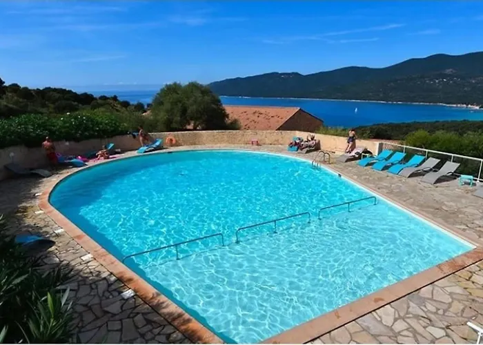 Grand F2 Clim Wifi Lave Linge Vue Piscine A Pied *